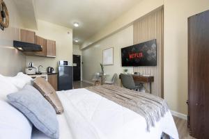 Furnished Studio in Cebu IT Park with WiFi, Netflix and Pool Access
