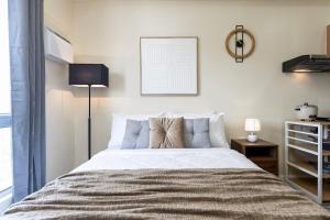 Furnished Studio in Cebu IT Park with WiFi, Netflix and Pool Access