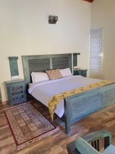 Lake Whisper 2BR Home Overlooking Bhimtal Lake - Khatīma