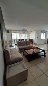 Depto de Lujo en Equipetrol en un solo piso, a 2 cuadras del Hotel Los Tajibos