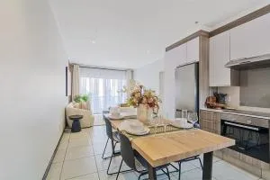 Tranquil Urban Oasis with FREE Gym and Pool - Chartwell