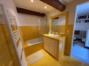 Maisons de vacances Maison de village 3 chambres avec petite terrasse : photos des chambres