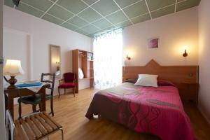 Hotels Logis Hotel de France : photos des chambres