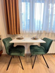 Budapest Central Cozy Studio w Working Space and WiFi