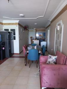 شقة فندقية على البحر مباشرا 2