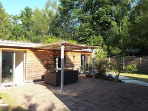 Maisons de vacances Maison au calme sur grand terrain avec piscine : Maison 5 Chambres