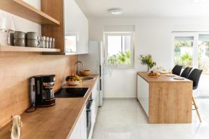 Sunny Mandre with terrace, 2 bedrooms, near beach