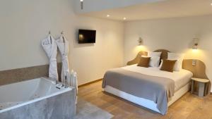 Hotels MiHotel Le Gourguillon : photos des chambres