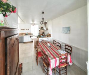 Maisons de vacances Maison charmante avec vue sur la mer a Fouras : photos des chambres