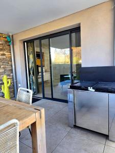 Appartements La Ciccia - appartement cosy de plain-pied, avec jardin, terrasse et garage prive - By AURAconcergerie : photos des chambres