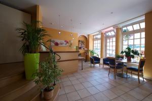 Hotels Logis Hotel de France : photos des chambres