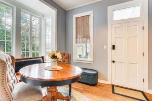 Cozy Eureka Springs Cottage, Walk to Dtwn!