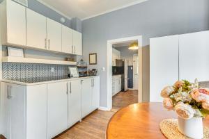 Cozy Eureka Springs Cottage, Walk to Dtwn!