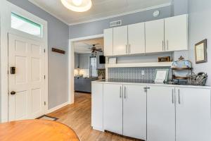 Cozy Eureka Springs Cottage, Walk to Dtwn!