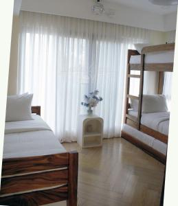 Salablanca Brand New Jacuzzi Heated Pool PS5 VR Cinema Fully AC Indoors Smart TVs with Netflix Disney Plus Large Balcony