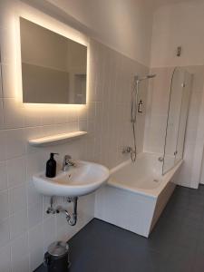 maremar - 116qm mit 2 Schlafzimmern - Perfekt für Familien - Holzmarkt - Luxus Boxspringbetten - Küche - Balkon - Arbeitsplätze