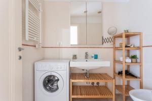 Emerald Wave - House on the beach with pool img18