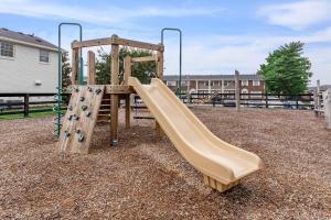 Brentwood C4 I Cozy & Comfy I 2Bd I Free Parking