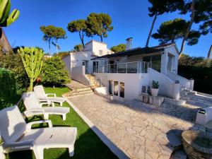 Villa vue mer à Antibes classée 4 étoiles-Piscine chauffée