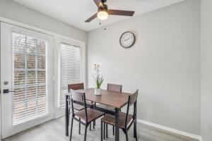 Brentwood U11 I Cozy & Comfy I 2Bd I Free Parking