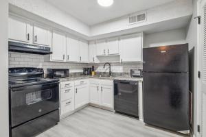 Brentwood U11 I Cozy & Comfy I 2Bd I Free Parking