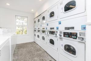 Brentwood U9 I Cozy & Comfy I 2Bd I Free Parking