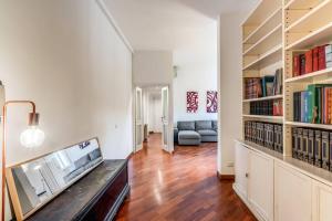 Splendid flat on the Tiber river