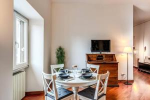 Splendid flat on the Tiber river
