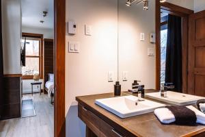 Lakefront Studio with Resort Mountain View