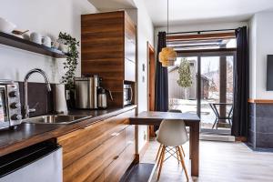 Lakefront Studio with Resort Mountain View