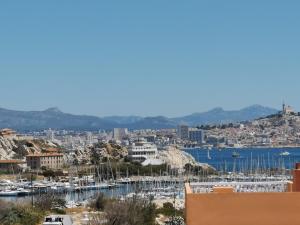 ILE du FRIOUL féérique 102m2 8p superbe appartement VUE MER 3 terrasses plage à pied