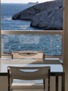 ILE du FRIOUL féérique 102m2 8p superbe appartement VUE MER 3 terrasses plage à pied