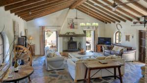 Cortijo Cuscurro Riogordo by Ruralidays