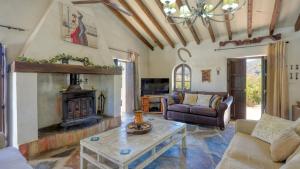 Cortijo Cuscurro Riogordo by Ruralidays