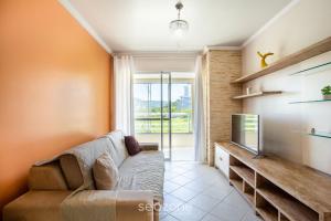 Apto em cond. com piscina a 700m da praia CMC101