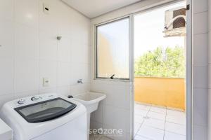 Apto em cond. com piscina a 700m da praia CMC101