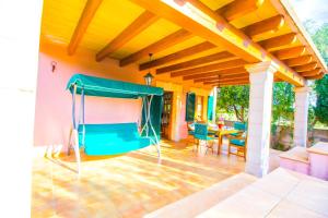 Sunny villa with private pool, AC and WIFI