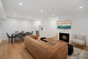 2BR Plus Bonus Room with Pool Access Near Universal Studios - North Sherman Way