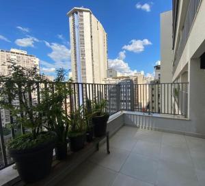 Apartment with pool and garage, 300m metro 99
