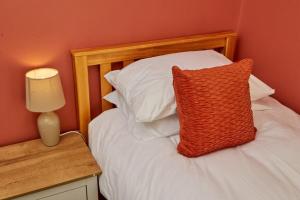 Modern Bedroom Home in Stockton - Close to A19