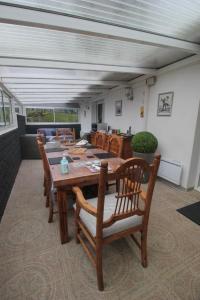 B&B / Chambres d'hotes Le grand jardin de Gaia et de Rose : Appartement 2 Chambres de Luxe avec Vue sur le Jardin