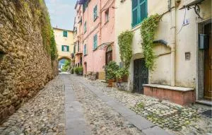 2 Bedroom Cozy Apartment In Taggia - Castellaro