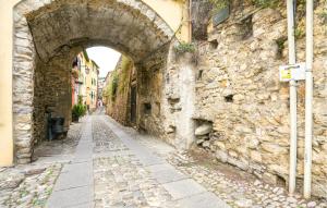 2 Bedroom Cozy Apartment In Taggia