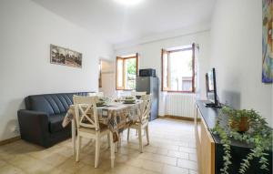 2 Bedroom Cozy Apartment In Taggia