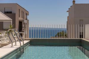 The Pleasurist- with PRIVATE heated POOL and TERRACE