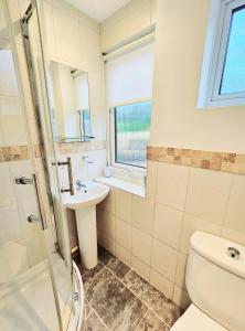 Deluxe Room with Private En Suite in a Quiet Household
