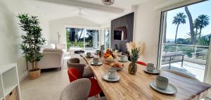 Villa vue mer à Antibes classée 4 étoiles-Piscine chauffée