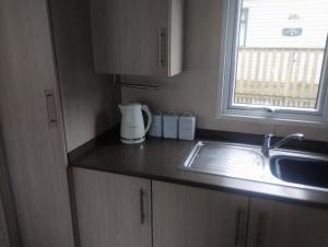 Comfy golf course view at Lilliardsedge