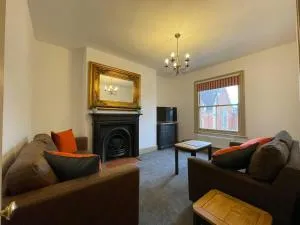 Spacious Worcester City apartment, Upper Tything, with self check-in - Henwick