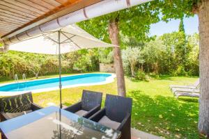 Chalet with pool, Wifi and Smart TV